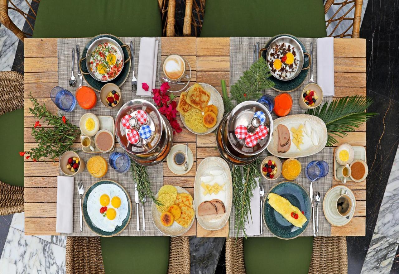 Hotel Jadali & Spa Marrakesh Exteriör bild A typical breakfast table